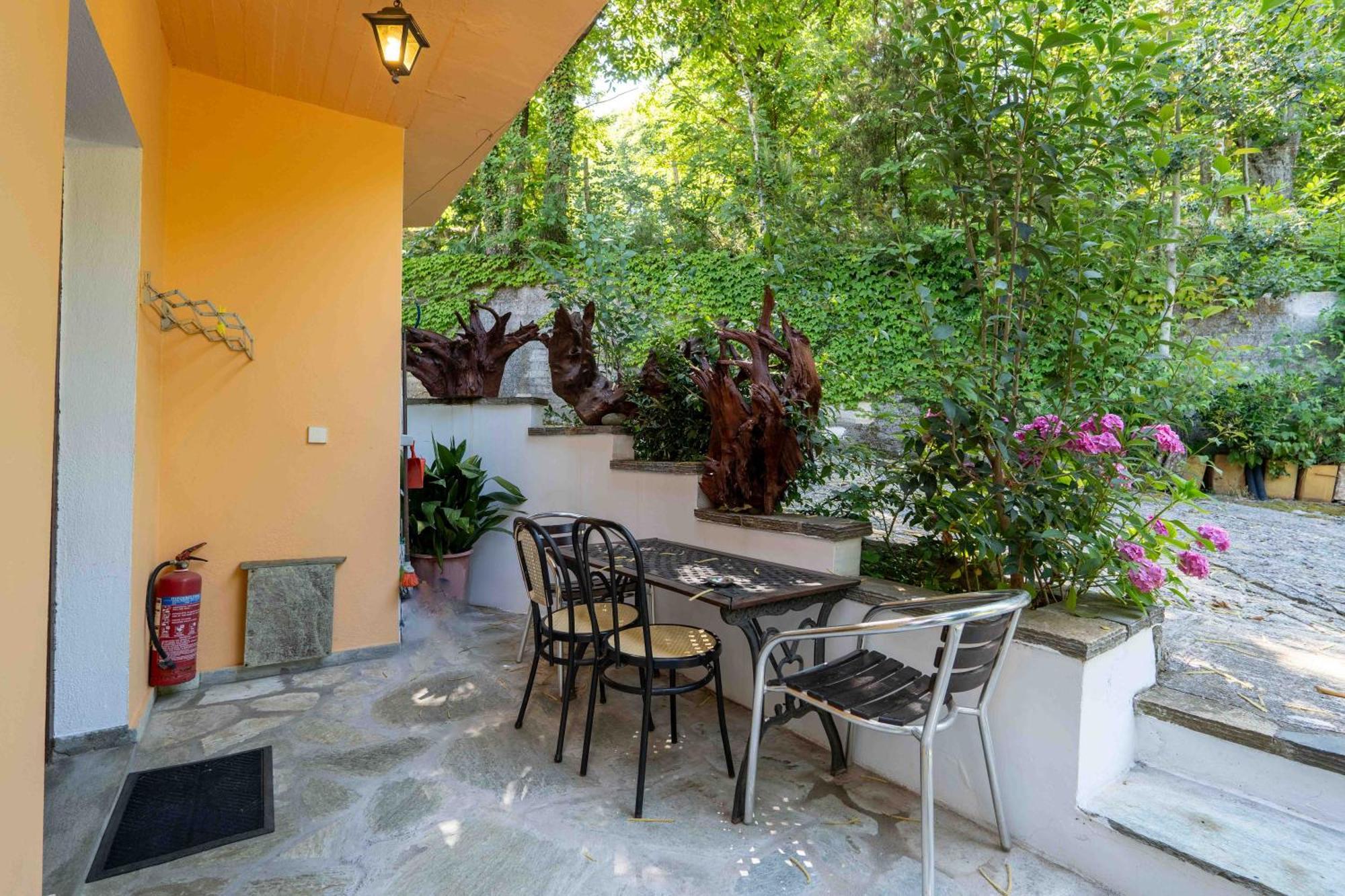 Guesthouse Papachristou Tsagarada Bagian luar foto