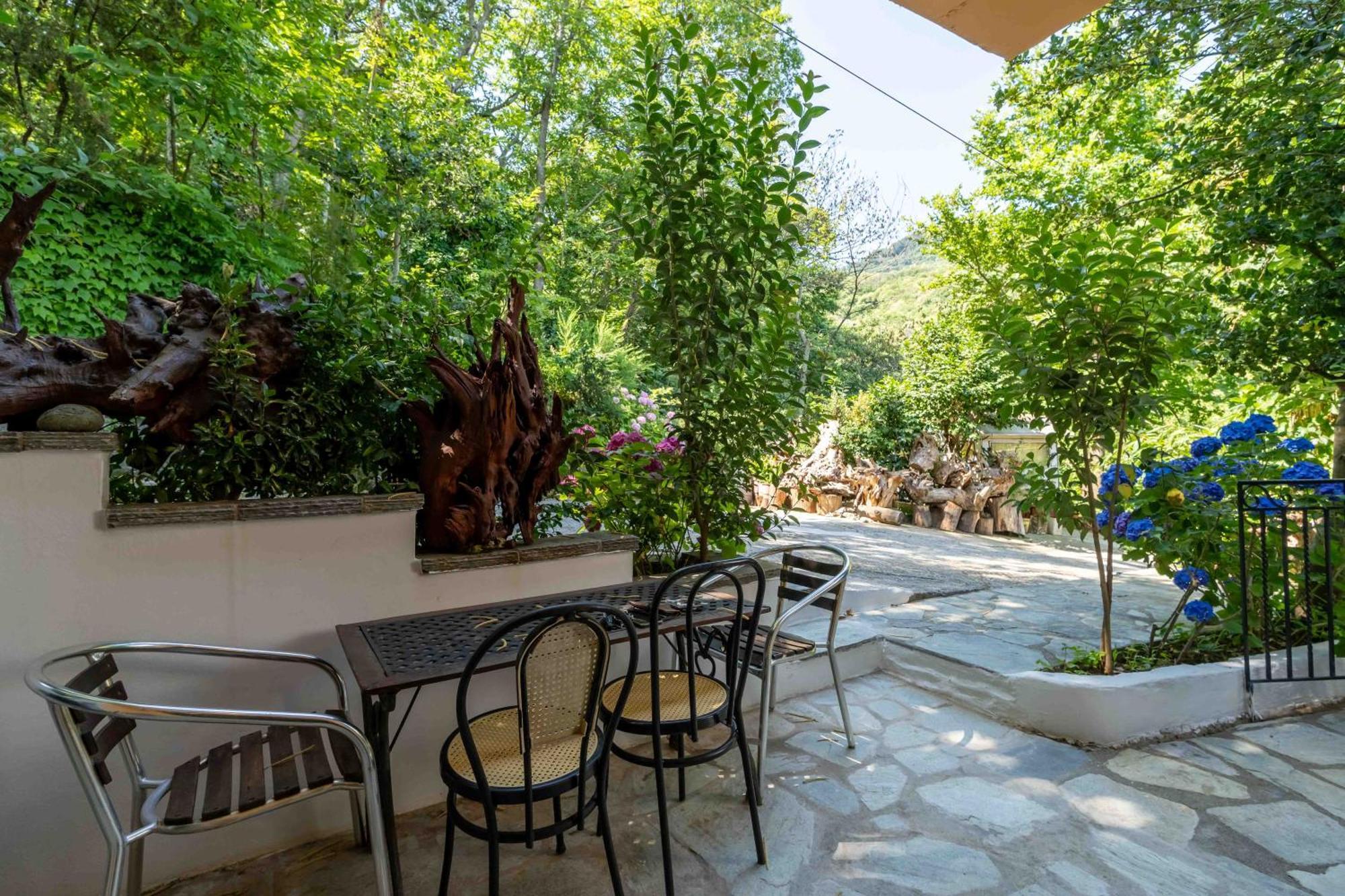 Guesthouse Papachristou Tsagarada Bagian luar foto